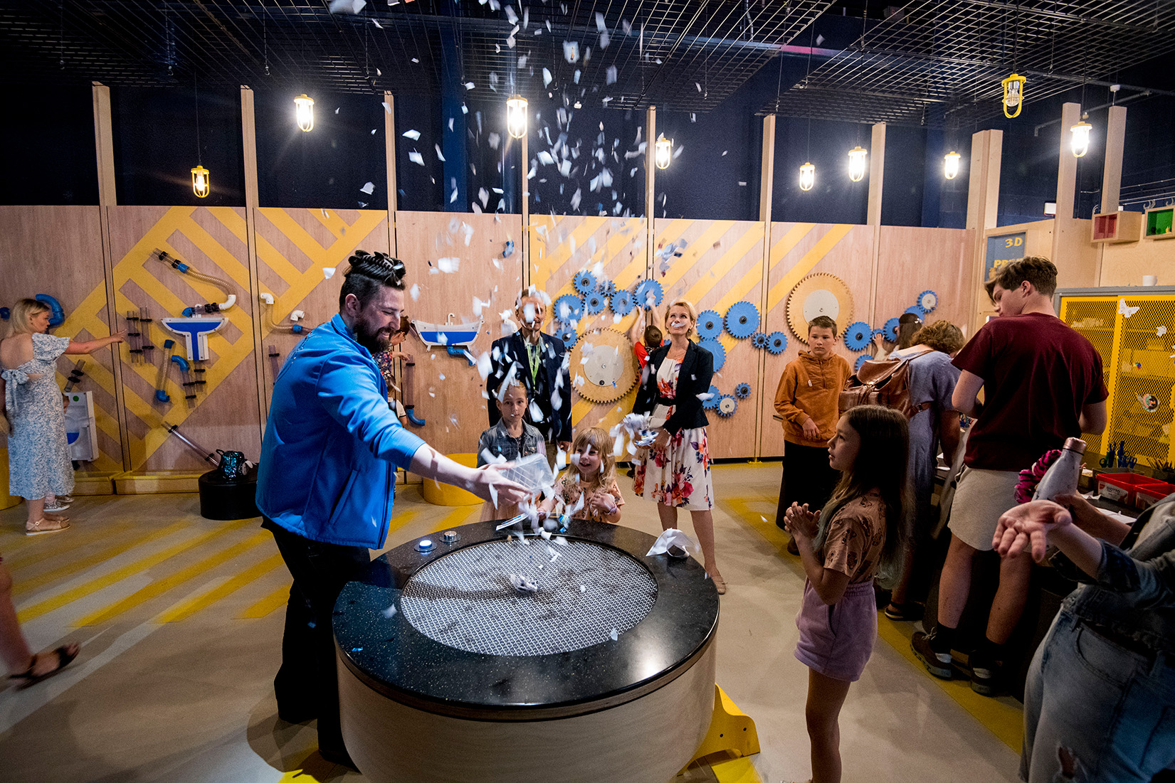 Ukranian Refugees visiting Dundee Science Centre